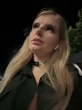 Snapshot of Betsy chatting on December 22, 2024, 4:06 pm Betsy online show from December 22, 2024, 4:06 pm