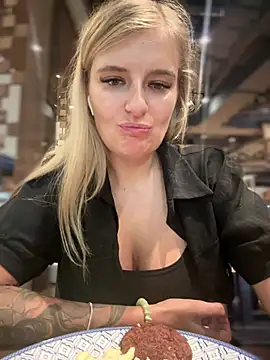 Snapshot of Betsy chatting on January 6, 2025, 9:19 am Betsy online show from January 6, 2025, 9:19 am