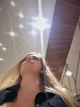 Snapshot of Betsy chatting on February 4, 2025, 1:16 pm Betsy online show from February 4, 2025, 1:16 pm