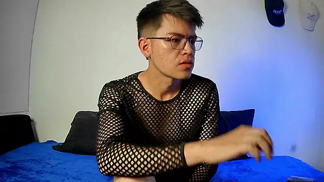 nicolatinboy online show from February 6, 2026, 9:22 pm
