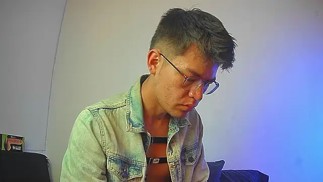 nicolatinboy online show from February 9, 2026, 9:13 pm