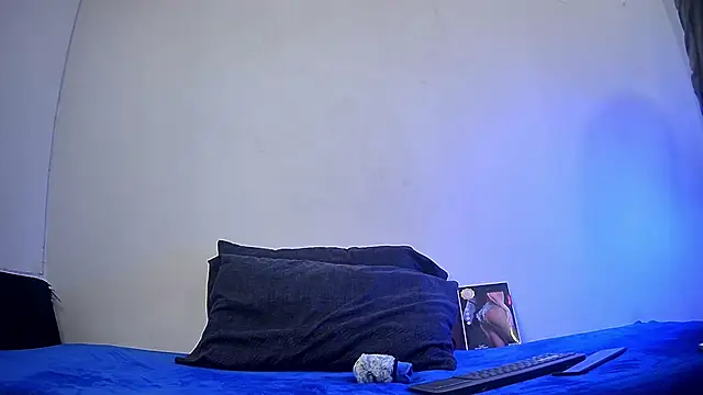 nicolatinboy online show from February 10, 2026, 9:47 pm