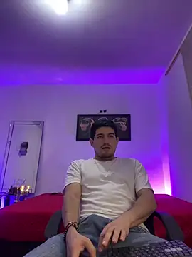 williamsmiiths16 online show from April 27, 2026, 11:52 am