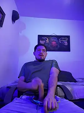 williamsmiiths16 online show from June 30, 2026, 11:32 am