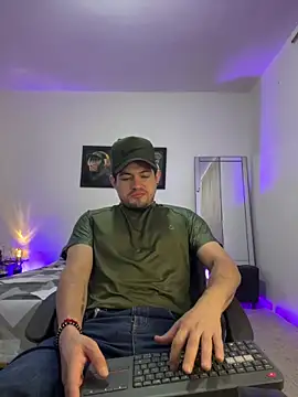 williamsmiiths16 online show from May 7, 2026, 11:57 am