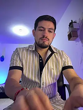 williamsmiiths16 online show from July 28, 2026, 11:39 am