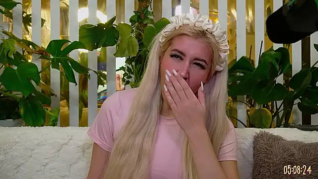 FlowweerGirl online show from March 13, 2026, 9:09 pm