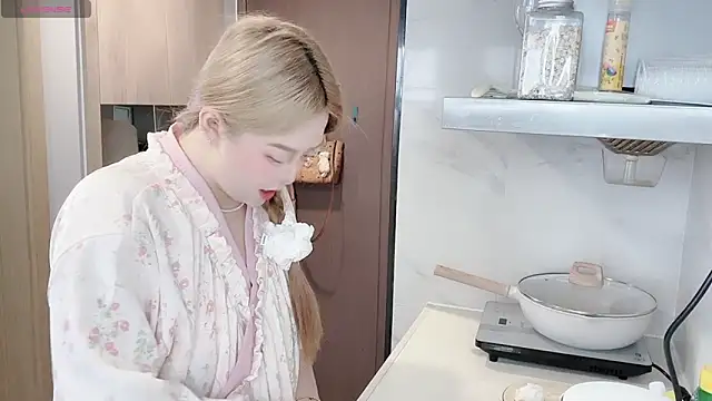 Star-XinX online show from March 3, 2026, 7:59 am