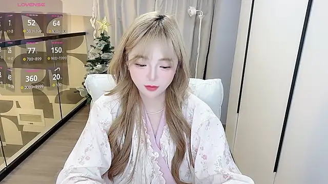 Star-XinX online show from March 8, 2026, 10:40 am