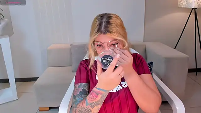 Snapshot of MadisonKane chatting on November 2, 2025, 11:26 am MadisonKane online show from November 2, 2025, 11:26 am