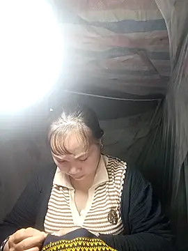 ava-dellght online show from December 18, 2025, 1:00 am