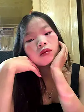 Snapshot of Heni-a chatting on December 5, 2025, 6:34 am Heni-a online show from December 5, 2025, 6:34 am