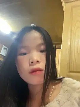 Snapshot of Heni-a chatting on December 3, 2025, 4:57 am Heni-a online show from December 3, 2025, 4:57 am