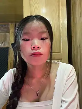 Snapshot of Heni-a chatting on December 16, 2025, 2:38 am Heni-a online show from December 16, 2025, 2:38 am