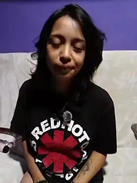 Snapshot of Honey_bun06 chatting on April 15, 2026, 7:14 am Honey bun06 online show from April 15, 2026, 7:14 am
