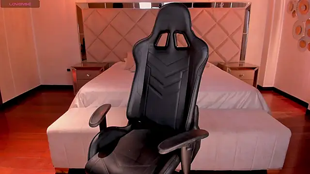 Snapshot of ChloeManson chatting on March 13, 2025, 9:37 pm ChloeManson online show from March 13, 2025, 9:37 pm