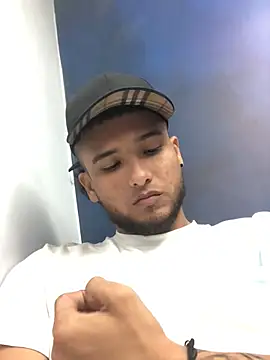 Snapshot of modeloxtz chatting on February 18, 2026, 1:14 am modeloxtz online show from February 18, 2026, 1:14 am