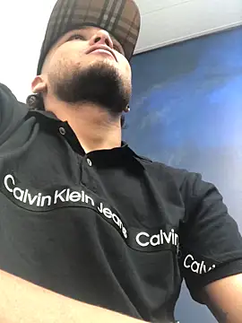 Snapshot of modeloxtz chatting on February 12, 2026, 3:23 pm modeloxtz online show from February 12, 2026, 3:23 pm