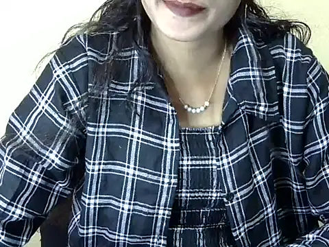 Snapshot of Shab_M chatting on February 7, 2026, 5:59 am Shab M online show from February 7, 2026, 5:59 am