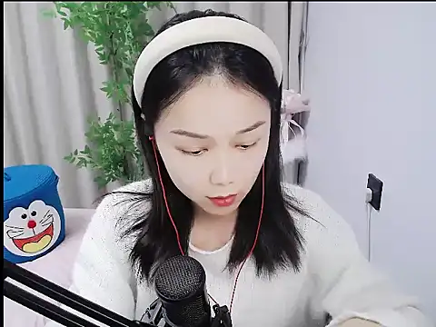 Snapshot of mili923 chatting on December 14, 2025, 1:39 pm mili923 online show from December 14, 2025, 1:39 pm