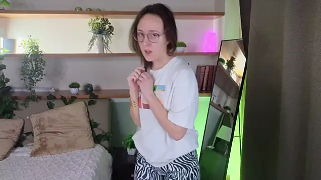 Snapshot of ChongFefer chatting on December 16, 2025, 1:10 am ChongFefer online show from December 16, 2025, 1:10 am