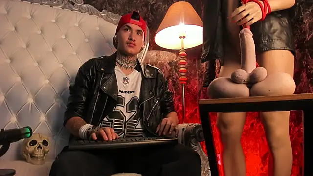 Snapshot of AlecBanne chatting on February 26, 2026, 11:05 pm AlecBanne online show from February 26, 2026, 11:05 pm