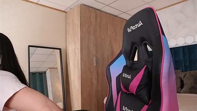 LucyFever online show from January 15, 2026, 6:39 am