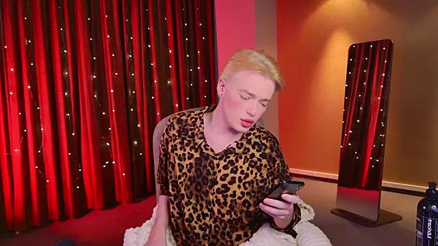 Kristenegor online show from February 3, 2026, 9:31 pm