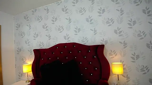 MargarettCooper  online show from February 4, 2026, 12:00 pm