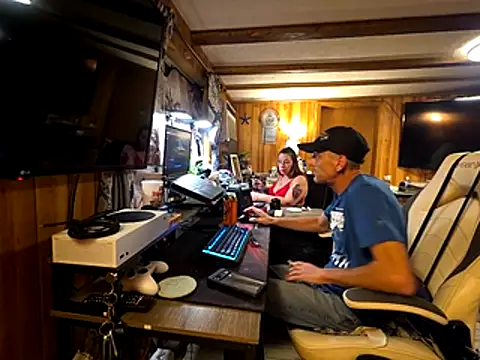 Snapshot of JavaAndBustyDiamond chatting on December 5, 2025, 1:38 am JavaAndBustyDiamond online show from December 5, 2025, 1:38 am