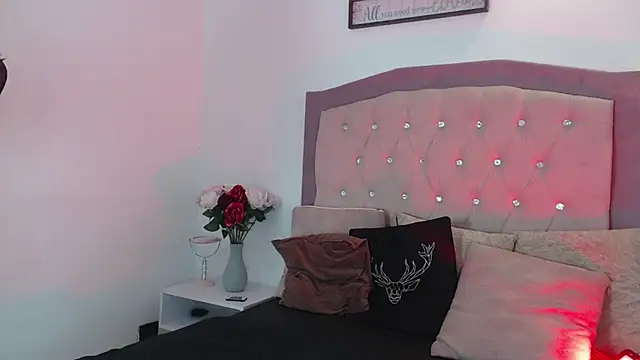 Snapshot of Isabella_Roouse chatting on December 15, 2025, 1:06 pm Isabella Roouse online show from December 15, 2025, 1:06 pm