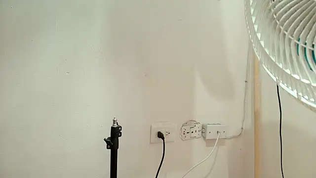 Elizabetth Roman online show from February 15, 2026, 9:47 pm