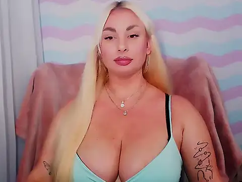Snapshot of LuxuriaGoddess chatting on July 7, 2026, 5:38 pm LuxuriaGoddess online show from July 7, 2026, 5:38 pm