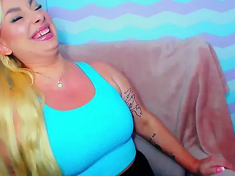 Snapshot of LuxuriaGoddess chatting on July 9, 2026, 7:24 pm LuxuriaGoddess online show from July 9, 2026, 7:24 pm