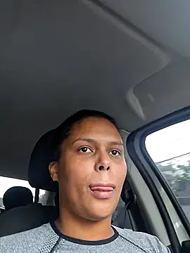 Pretinha08001 online show from May 8, 2026, 1:37 pm