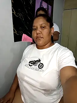 Snapshot of VaneandRossy chatting on March 10, 2026, 11:20 pm VaneandRossy online show from March 10, 2026, 11:20 pm