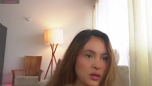 miaferrer777 online show from June 7, 2026, 4:23 pm
