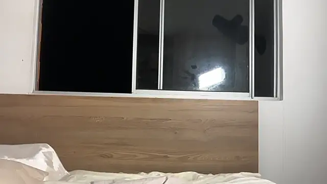miaferrer777 online show from April 26, 2026, 1:47 am