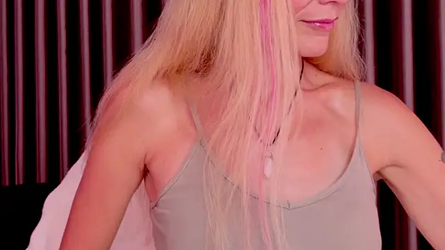 Snapshot of betty_xoxoo chatting on July 23, 2026, 10:12 am betty xoxoo online show from July 23, 2026, 10:12 am