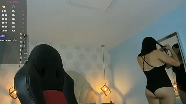 Snapshot of VENUSGREYS1 chatting on May 12, 2026, 12:11 pm VENUSGREYS1 online show from May 12, 2026, 12:11 pm
