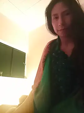 Snapshot of MoonLipsON- chatting on June 19, 2026, 4:07 am MoonLipsON- online show from June 19, 2026, 4:07 am