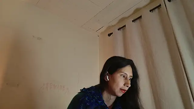 Snapshot of MoonLipsON- chatting on July 22, 2026, 6:15 am MoonLipsON- online show from July 22, 2026, 6:15 am