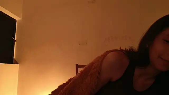 Snapshot of MoonLipsON- chatting on June 7, 2026, 4:18 am MoonLipsON- online show from June 7, 2026, 4:18 am