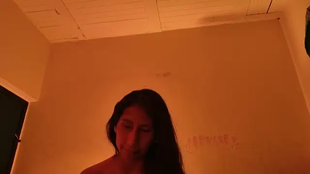 Snapshot of MoonLipsON- chatting on June 12, 2026, 12:19 am MoonLipsON- online show from June 12, 2026, 12:19 am