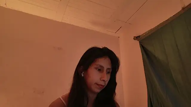Snapshot of MoonLipsON- chatting on May 19, 2026, 1:56 am MoonLipsON- online show from May 19, 2026, 1:56 am