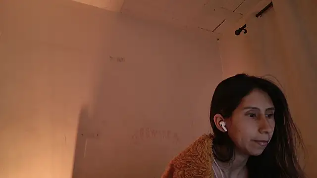 Snapshot of MoonLipsON- chatting on July 16, 2026, 11:24 pm MoonLipsON- online show from July 16, 2026, 11:24 pm