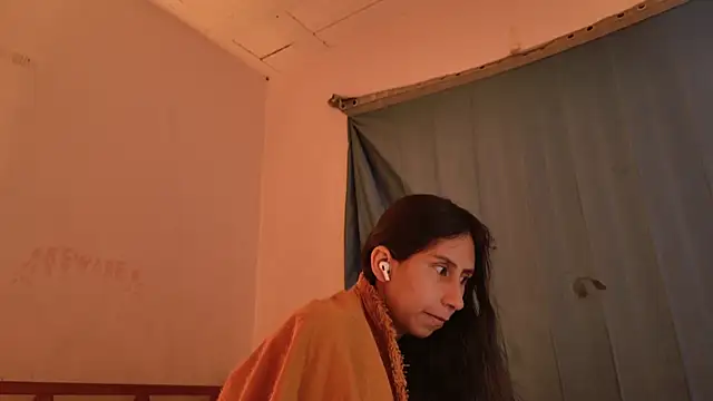 Snapshot of MoonLipsON- chatting on May 12, 2026, 11:44 pm MoonLipsON- online show from May 12, 2026, 11:44 pm
