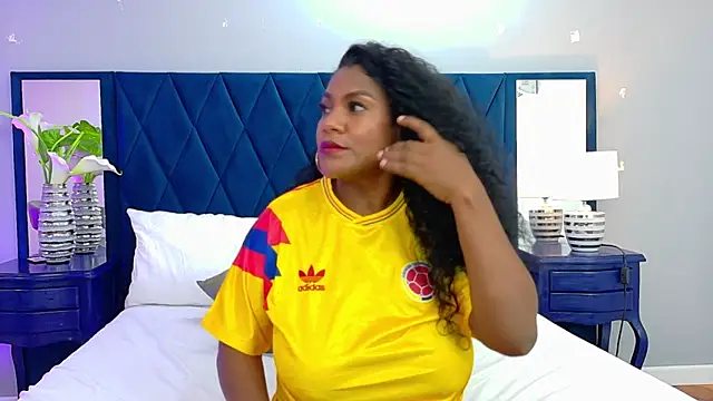 Snapshot of AnnieLeigt chatting on June 17, 2026, 12:37 pm AnnieLeigt online show from June 17, 2026, 12:37 pm