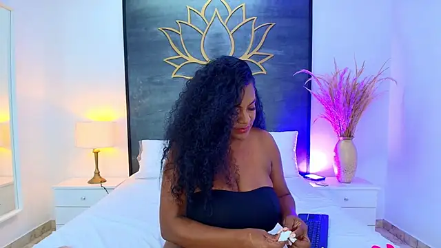 AnnieLeigt online show from May 7, 2026, 9:07 pm