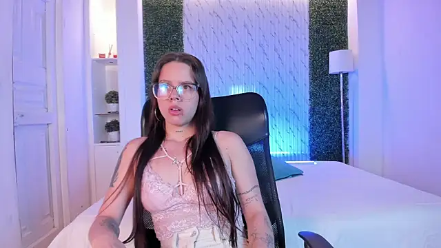 Agata Evanss online show from December 15, 2025, 10:54 am